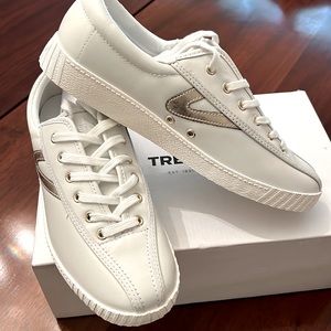 NEVER WORN  TRETORN  Vintage White Leather Sneakers